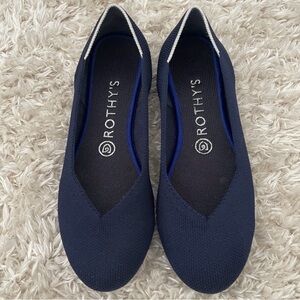 Rothy’s Navy Flat with white accent size 8.5